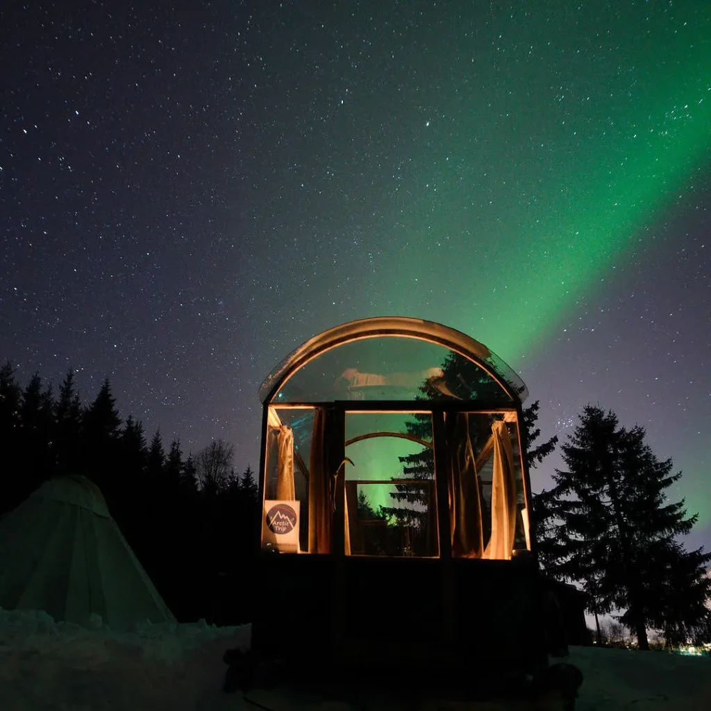 The transparent cabin under the northern lights